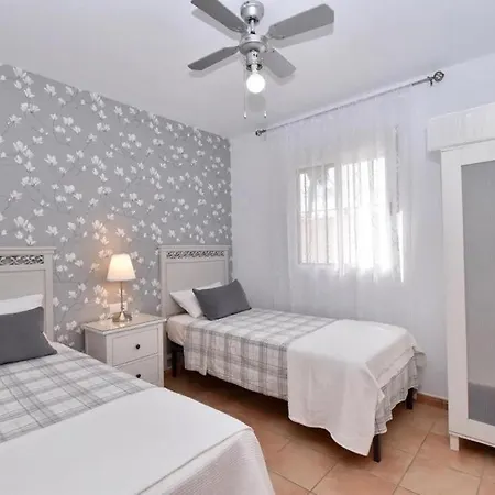 Chalet Jane With Pool Next To The Golf And Cadiz